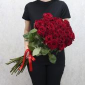 Купить 19 длинных роз 130 см с доставкой в город Андреевка: цена заказать